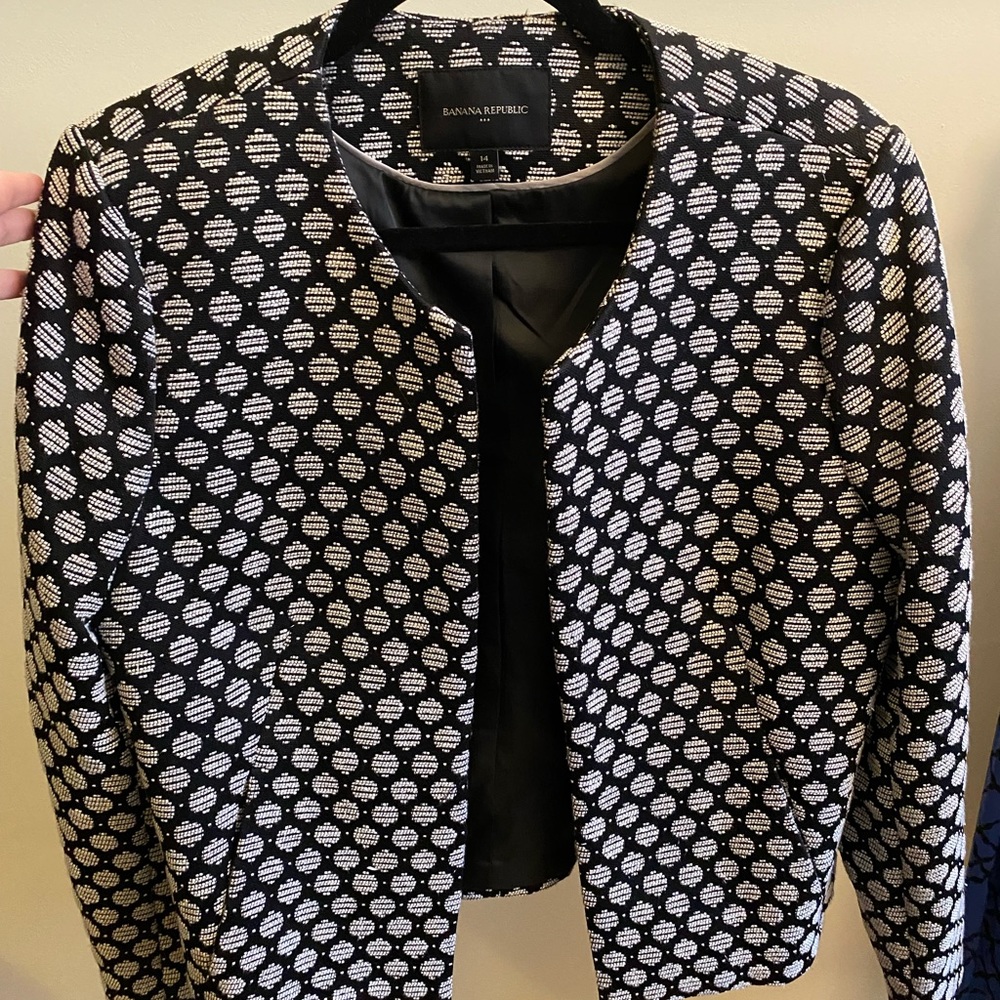 Printed Blazer - Banana Republic Factory Size 14. Machine washable :)